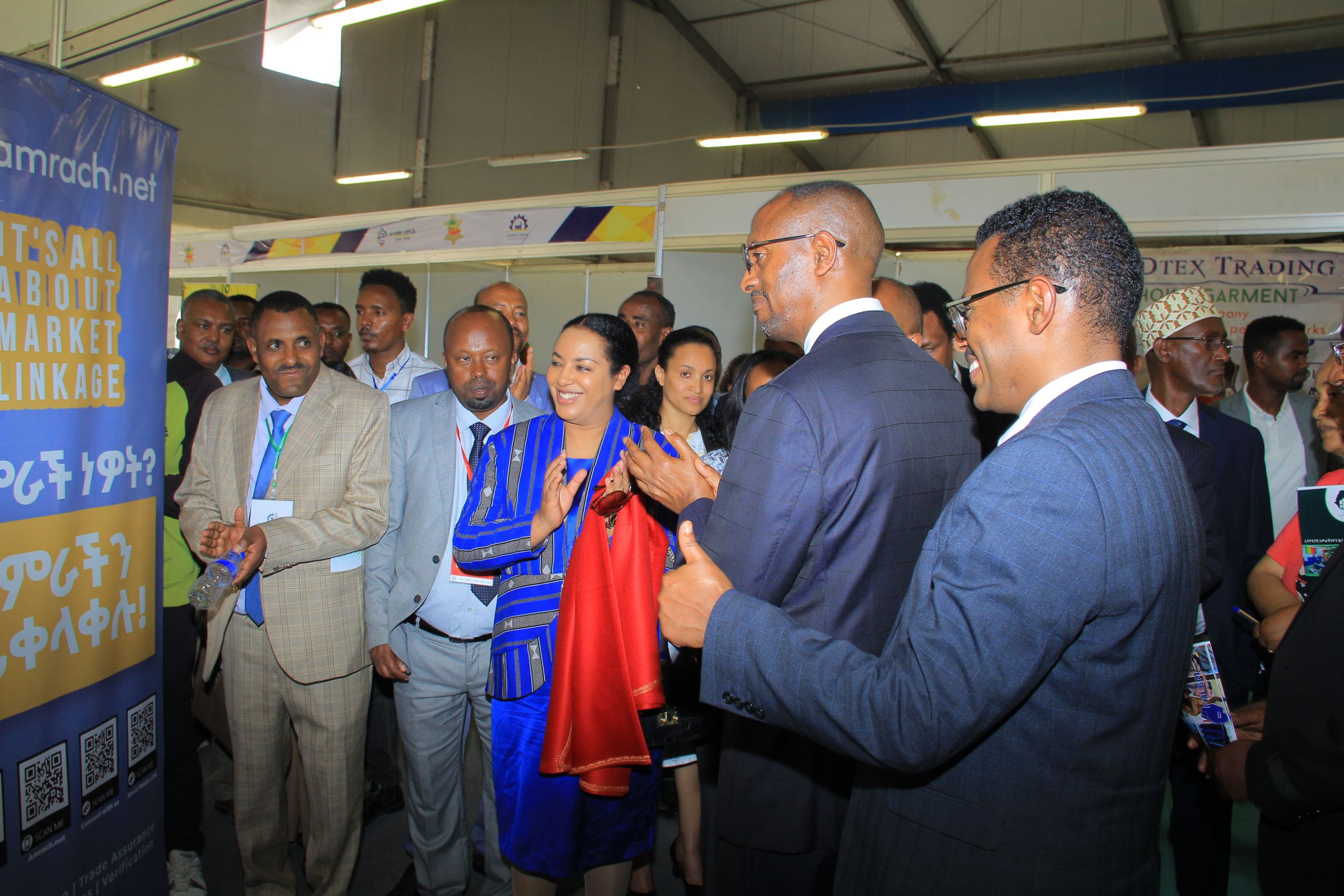 High-level officials visiting HOKO Innovation booth